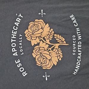 Rose Apothecary cotton t-shirt from the show Shitts Creek black size M